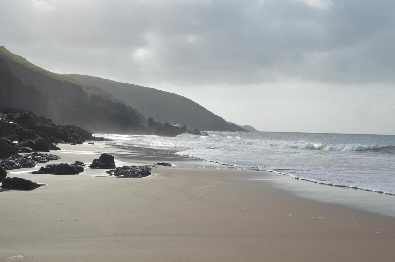 Villa Galwad Y Mor A Coastal Escape In Pembrokeshire'S National Parks à Lamphey Extérieur photo